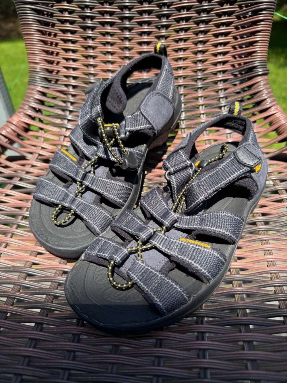 Keen Boys Size 1 Waterproof Sport Hiking Sandals Black 1006331